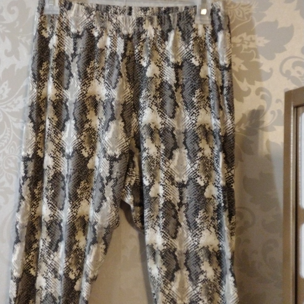 Old Navy Reptile Print leggings L